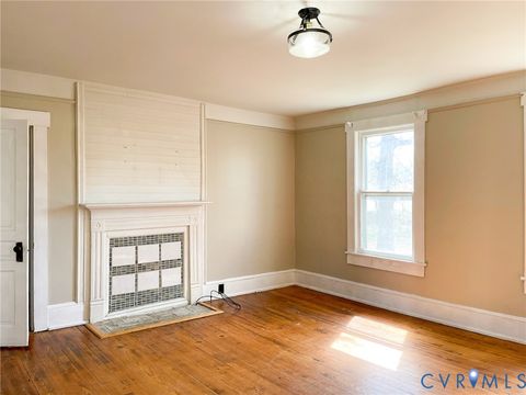 Tiny photo for 1016 Court Street, Victoria, VA 23974 (MLS # 2606463)