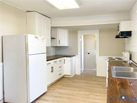 Tiny photo for 1016 Court Street, Victoria, VA 23974 (MLS # 2606463)