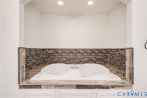 Tiny photo for 308 N Lombardy Street, Richmond, VA 23220 (MLS # 2608157)