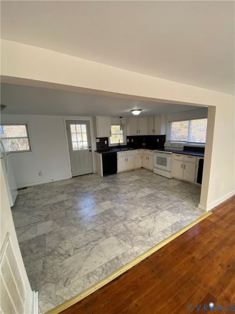Tiny photo for 225 N West Avenue, Nottoway, VA 23824 (MLS # 2531801)