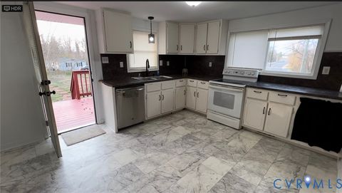 Tiny photo for 225 N West Avenue, Nottoway, VA 23824 (MLS # 2531801)