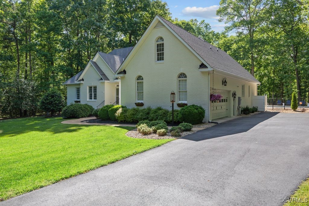 2951 W Maple Grove Lane
