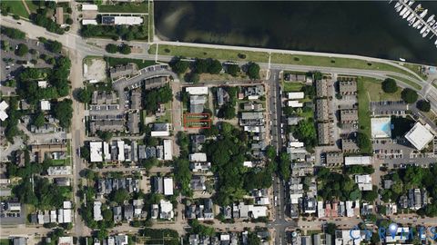 Tiny photo for 311 Dinwiddie Street, Portsmouth, VA 23704 (MLS # 2619170)