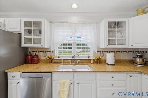 Tiny photo for 308 Meadow Circle, Emporia, VA 23847 (MLS # 2614494)