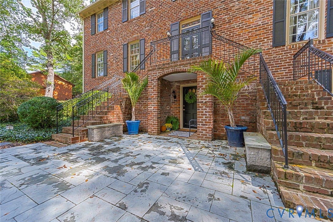 407 Berwickshire Drive