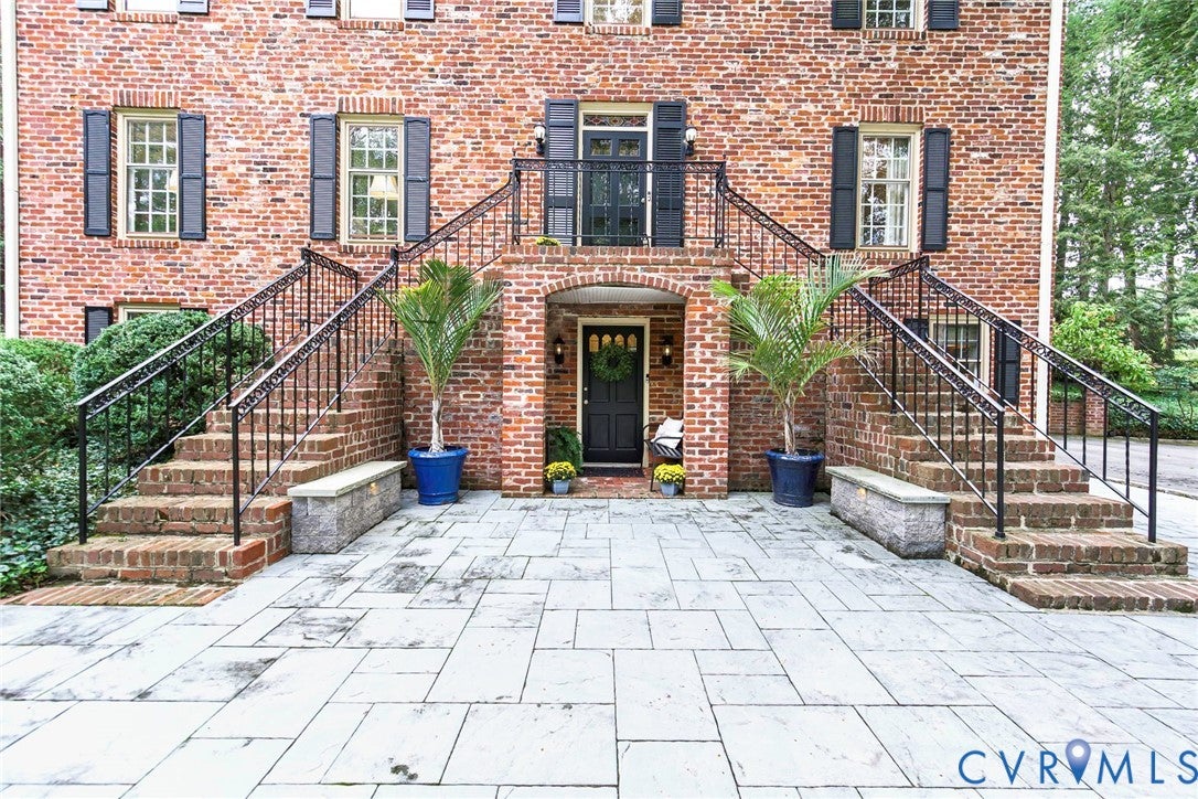 407 Berwickshire Drive