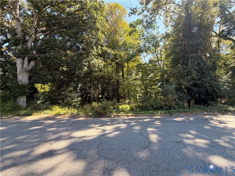 Photo of 1213 Roundabout Road, Martinsville, VA 24112 (MLS # 2626693)