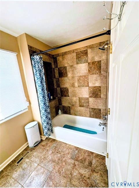 Tiny photo for 304 Warren Avenue, Abingdon, VA 24501 (MLS # 2620244)