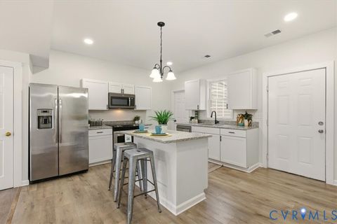 Tiny photo for 724 Wilson Street, Petersburg, VA 23803 (MLS # 2533454)