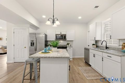 Tiny photo for 724 Wilson Street, Petersburg, VA 23803 (MLS # 2533454)