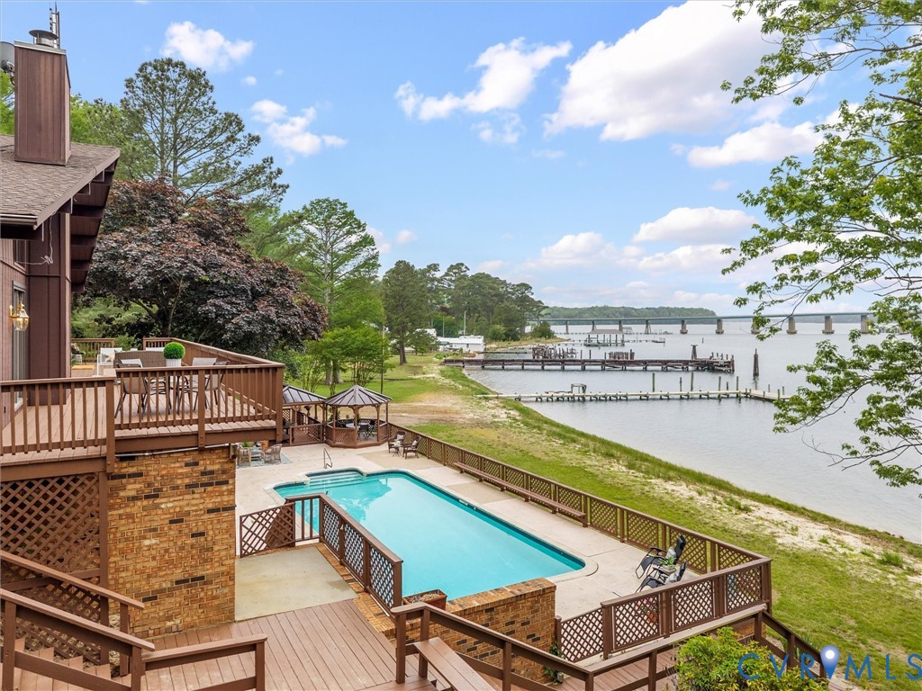 310 Green Point Lane