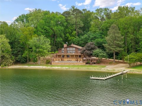 Photo of 310 Green Point Lane, Cobbs Creek, VA 23050 (MLS # 2611270)