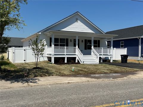 Photo of 704 Jackson Street, Colonial Beach, VA 22443 (MLS # 2613799)