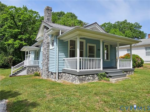 Photo of 913 W Osborn Road, Farmville, VA 23901 (MLS # 2611591)