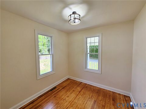 Tiny photo for 913 W Osborn Road, Farmville, VA 23901 (MLS # 2611591)