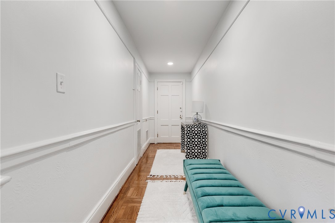 5621 Cary Street Road U206