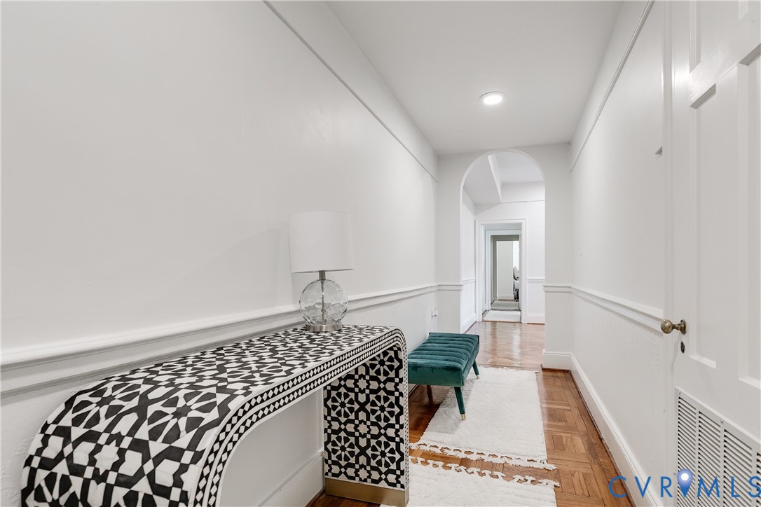 5621 Cary Street Road U206
