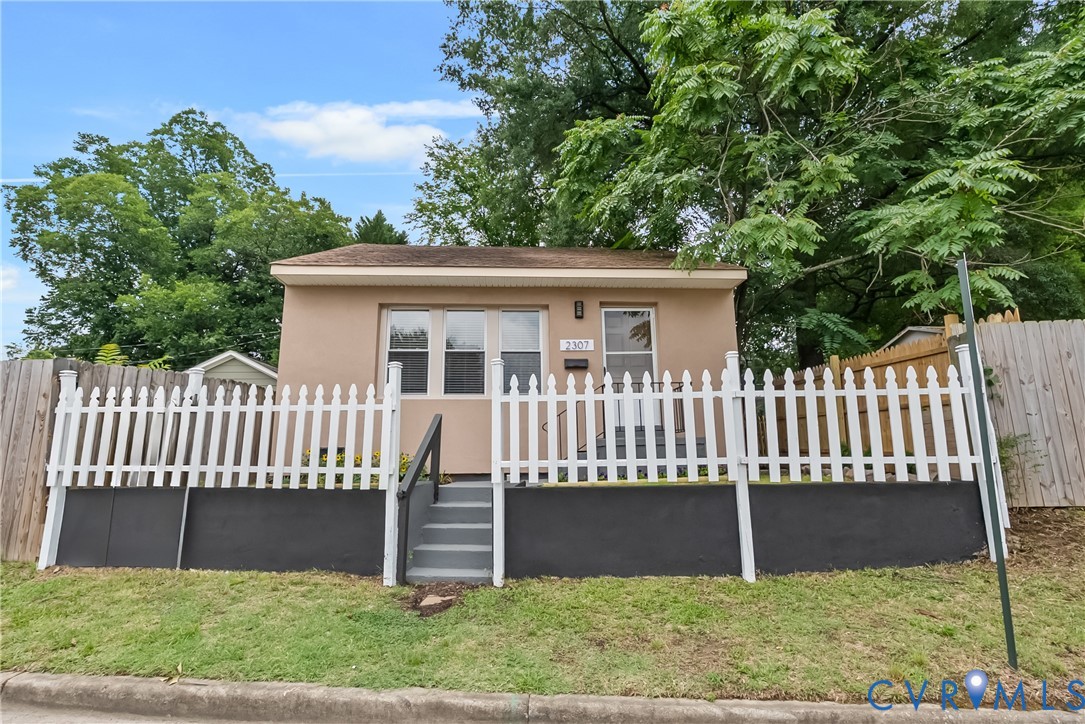 Photo 1 of 16 — 2307 1st Avenue, Richmond, VA 23222
