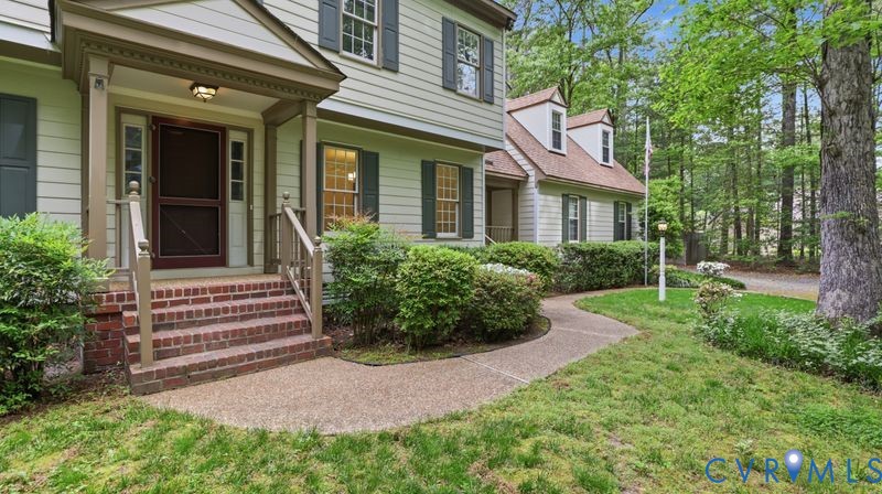 8407 Knollwood Court