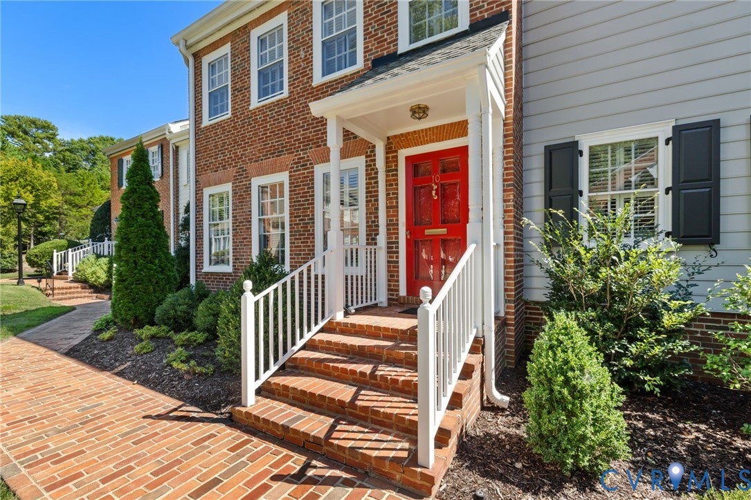 300 N Ridge Road 10