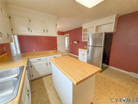 Tiny photo for 1574 W Maryland Avenue, Crewe, VA 23930 (MLS # 2604718)