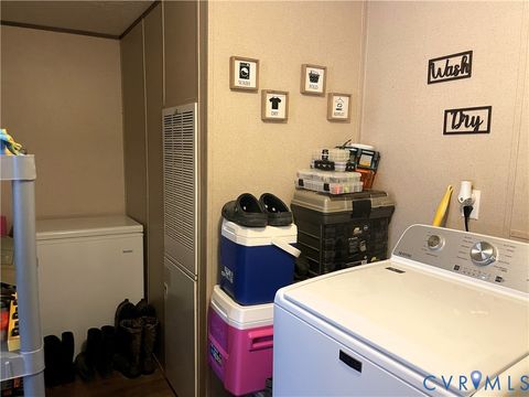 Tiny photo for 7156 Double Bridges Road, Victoria, VA 23974 (MLS # 2529250)