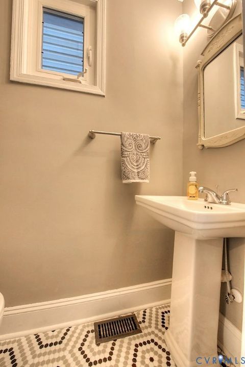 Tiny photo for 600 N 25th Street, Richmond, VA 23223 (MLS # 2607079)