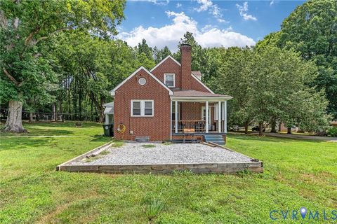 Tiny photo for 1900 9th Street, Victoria, VA 23974 (MLS # 2617174)