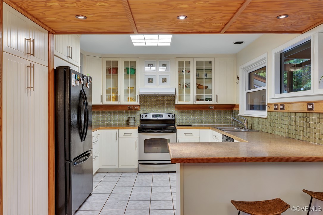 Henrico, Virginia 23229, United States, 3 Bedrooms Bedrooms, ,2 BathroomsBathrooms,Residential,Pending,154386