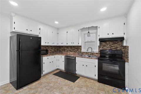 Tiny photo for 1303 Staffordshire Court, Midlothian, VA 23113 (MLS # 2604511)