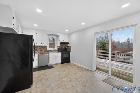 Tiny photo for 1303 Staffordshire Court, Midlothian, VA 23113 (MLS # 2604511)