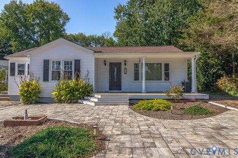 Tiny photo for 32 2nd Avenue AVE, Kilmarnock, VA 22482 (MLS # 2627817)