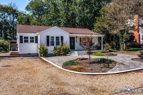 Tiny photo for 32 2nd Avenue AVE, Kilmarnock, VA 22482 (MLS # 2627817)