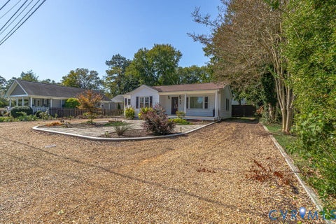 Tiny photo for 32 2nd Avenue AVE, Kilmarnock, VA 22482 (MLS # 2627817)