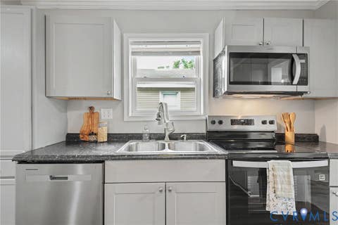 Tiny photo for 207 Kentucky Avenue, Petersburg, VA 23803 (MLS # 2622057)
