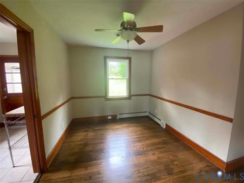 Tiny photo for 605 Walnut Avenue, Colonial Heights, VA 23834 (MLS # 2619706)
