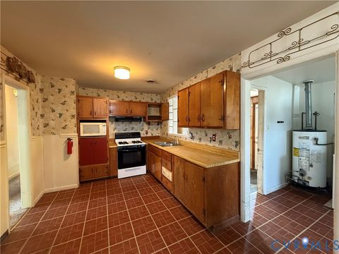 Tiny photo for 602 Stonewall Avenue, Hopewell, VA 23860 (MLS # 2600094)