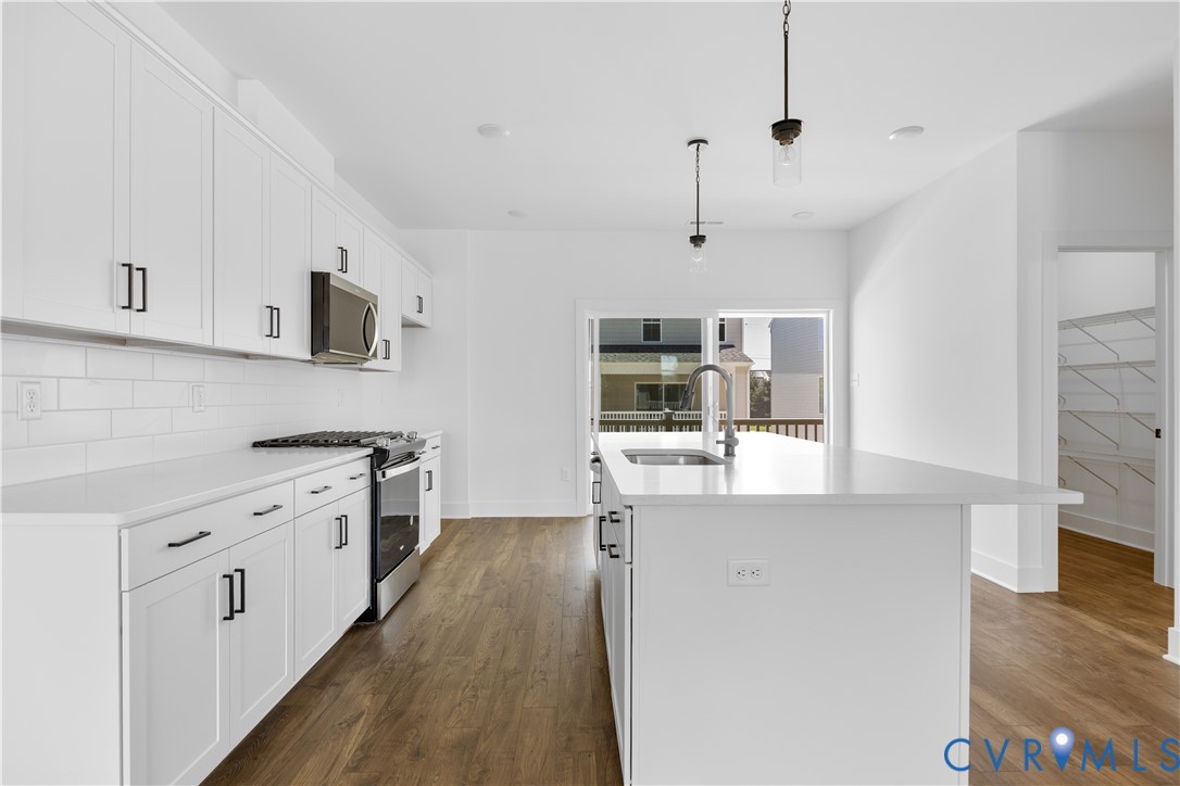 12048 Flowering Lavender Loop