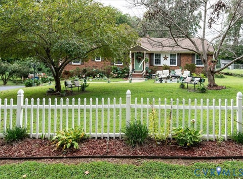 Photo of 5510 Alberta Road, Midlothian, VA 23832 (MLS # 2626334)