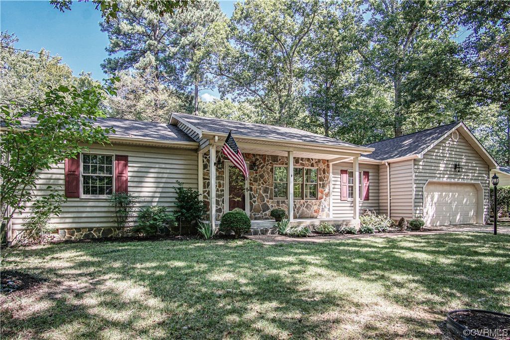 Photo for 102 Loxley Lane, Williamsburg, VA 23185 (MLS # 2323168)