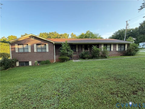 Photo of 304 W 6th Street, Chase City, VA 23924 (MLS # 2625342)