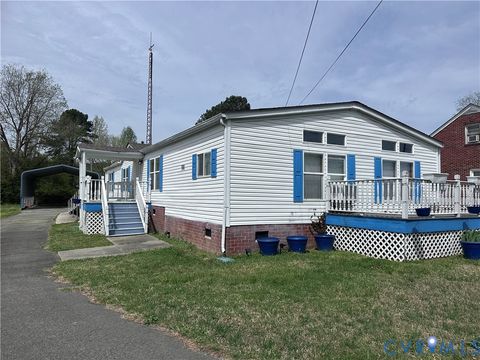 Photo of 304 E Main Street, Wakefield, VA 23888 (MLS # 2530522)