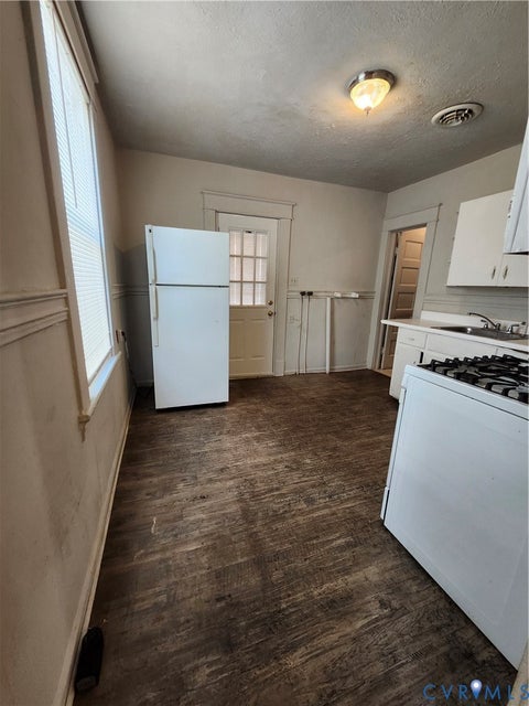 Tiny photo for 2906 Decatur Street, Richmond, VA 23224 (MLS # 2621979)