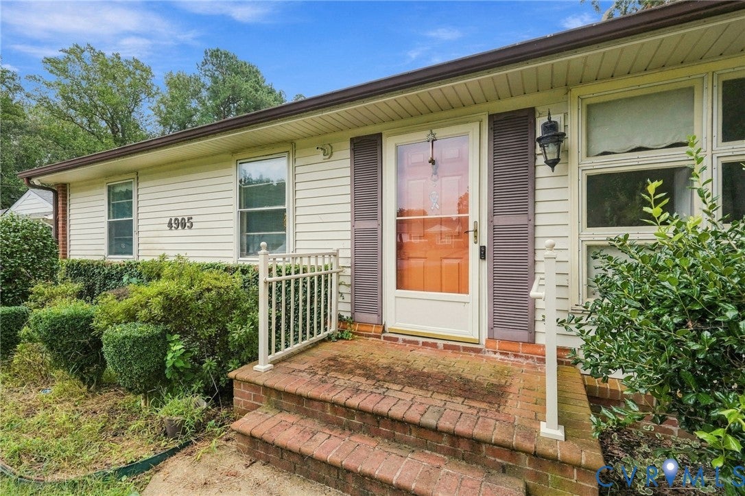 4905 Edgefield Circle