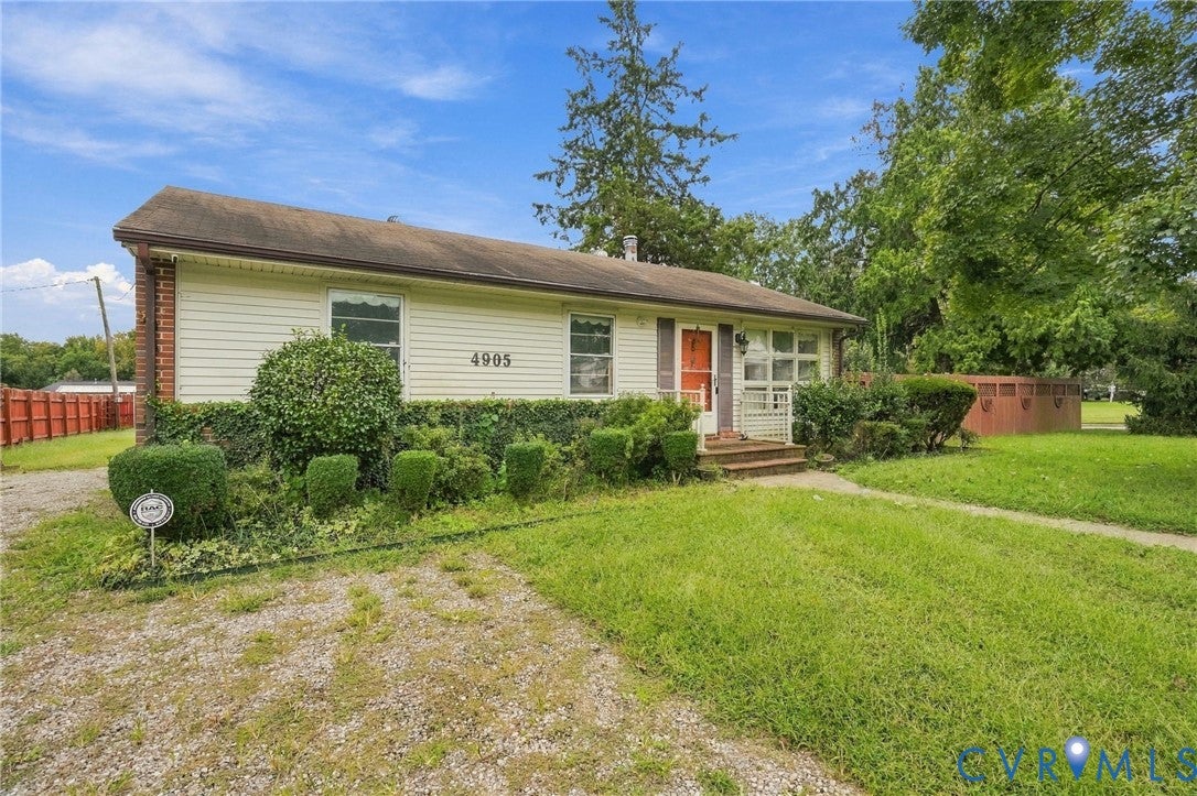 4905 Edgefield Circle