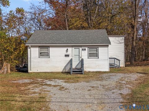 Photo of 504 Longwood Avenue, Farmville, VA 23901 (MLS # 2602766)