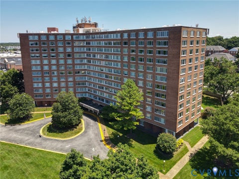 Photo of 5100 Monument Avenue #1202, Richmond, VA 23230 (MLS # 2617303)