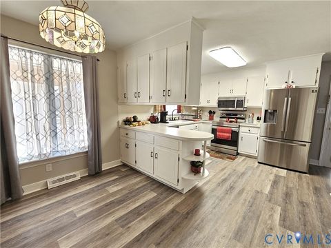 Tiny photo for 508 Kevin Drive, Farmville, VA 23901 (MLS # 2600353)