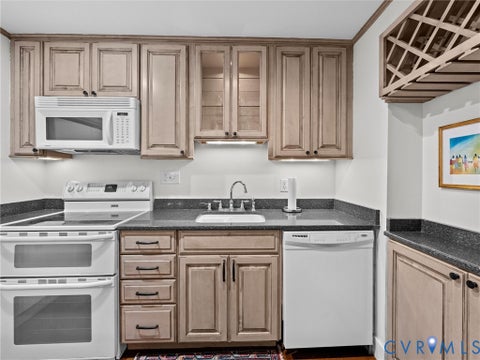 Tiny photo for 1401 Floyd Avenue #U102, Richmond, VA 23220 (MLS # 2626217)