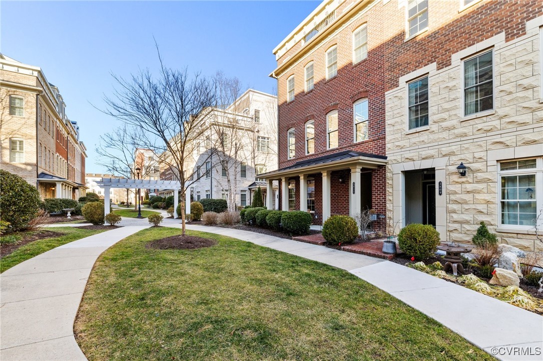 3811 Duckling Walk